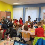 ODRŽANA PREDSTAVA STEM BAJKA I RADIONICA I ZA UČENIKE NIŽIH RAZREDA PRVE OSNOVNE ŠKOLE OGULIN